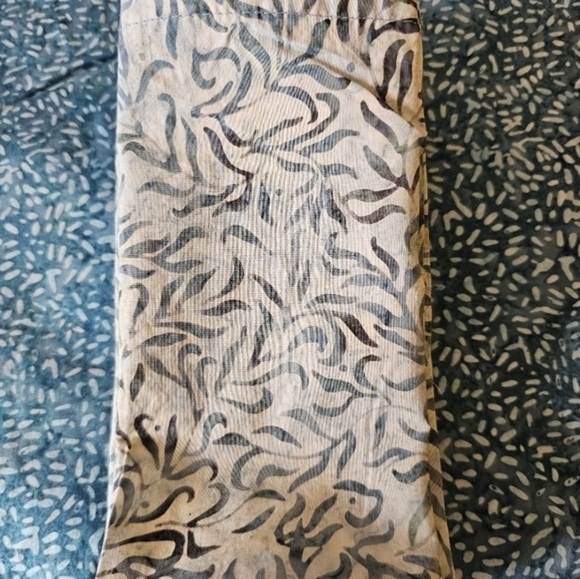 Four handmade batik placemats and napkins. - Picture 4 of 6